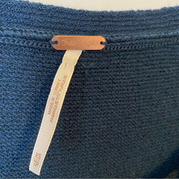Free People women’s blue Crisscross V-Neck Tunic Sweater - Size extra small XS - Picture 5 of 12